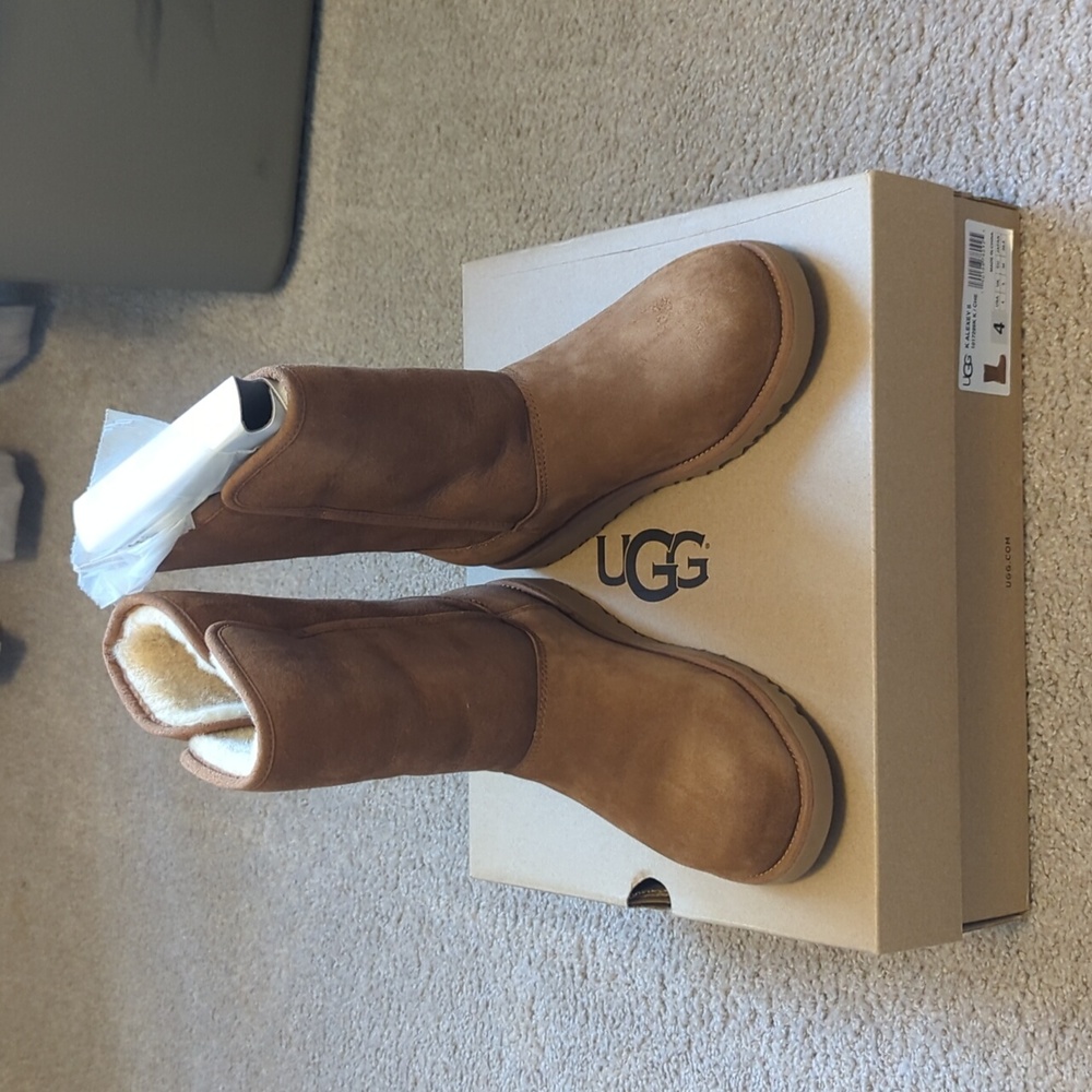 NWT UGG K Alexey II tan boots Sz kids 4 women 5.5